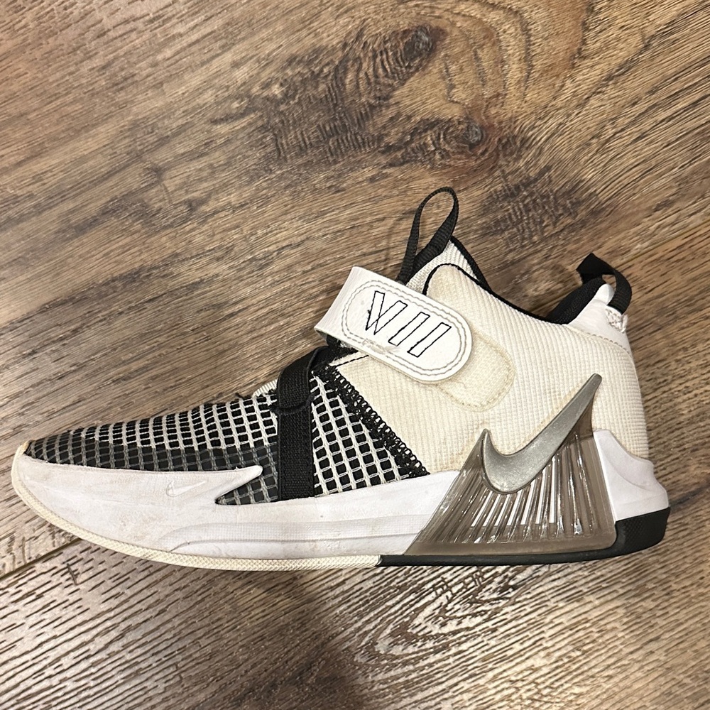 Boys Nike Basketball Shoes